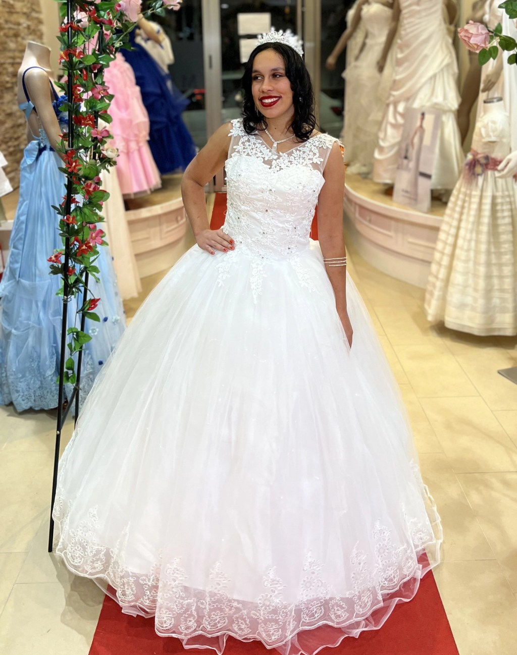 EL VESTIDO DE NOVIA QUE SE PUEDE USAR COMO VESTIDO DE PRINCESA, BOUTIQUE ROYAL MAGNIFICAT&nbsp;IRUN